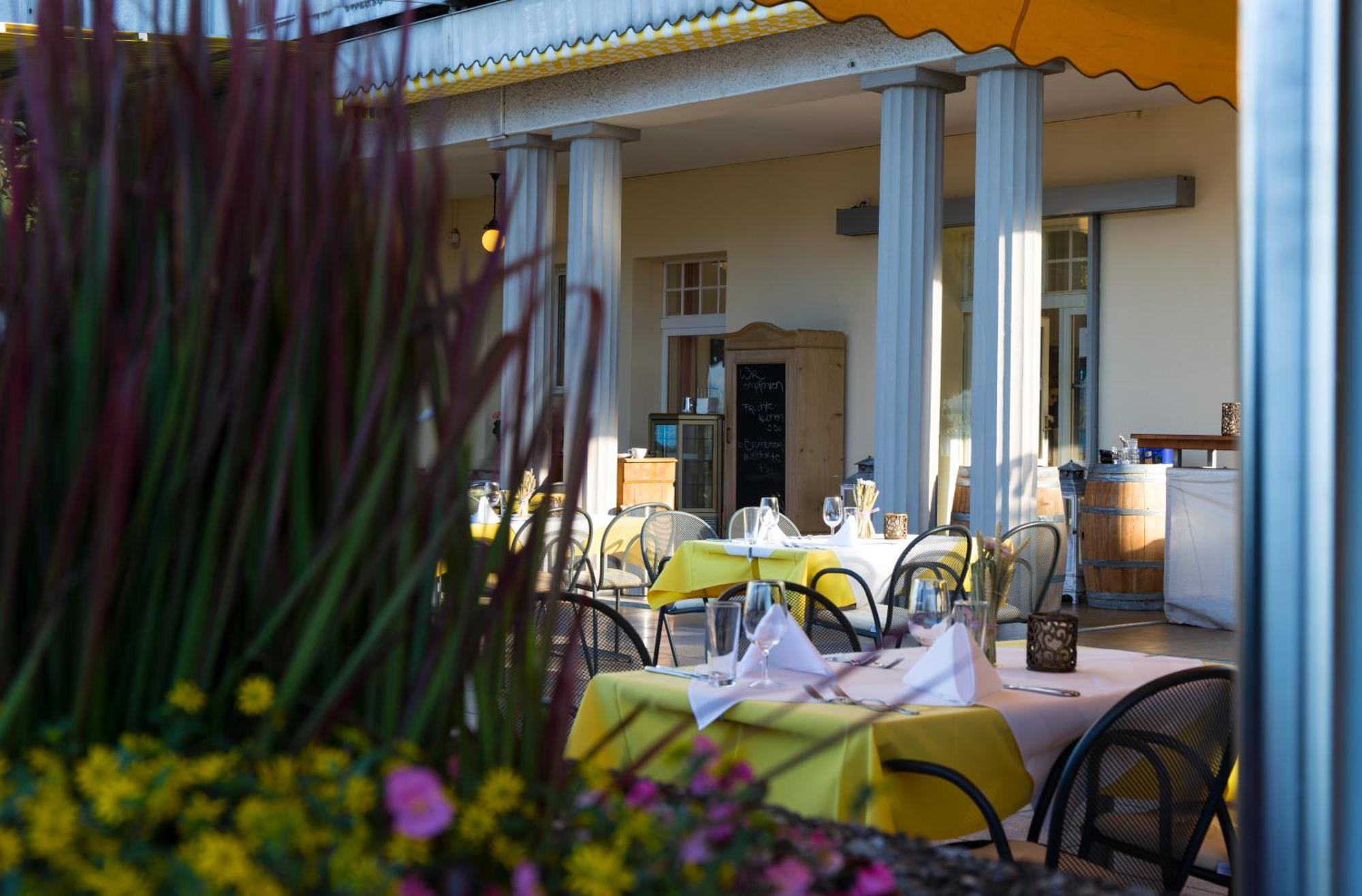Hotel Restaurant Bellevue Au Lac Thun Exterior foto