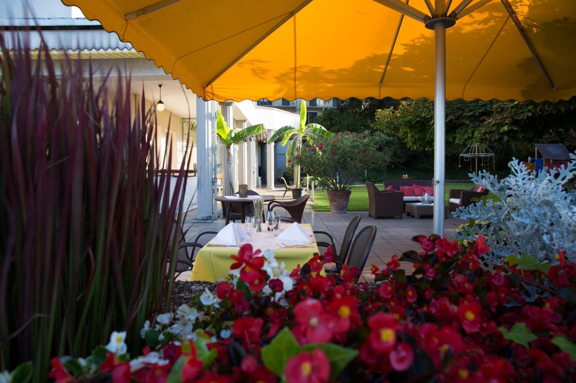 Hotel Restaurant Bellevue Au Lac Thun Exterior foto