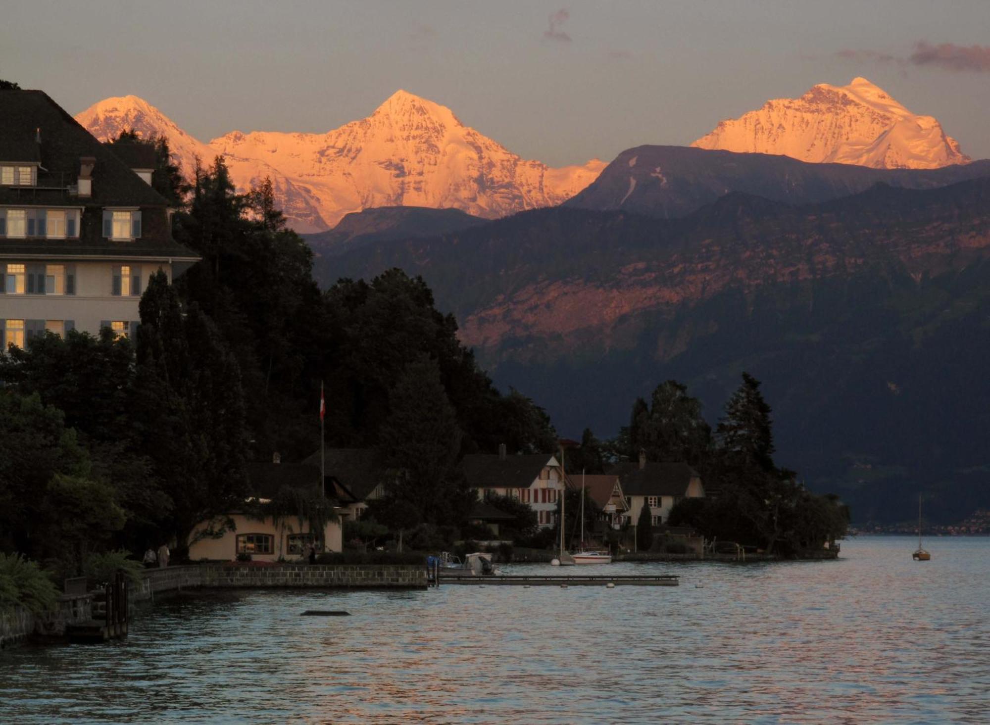 Hotel Restaurant Bellevue Au Lac Thun Exterior foto