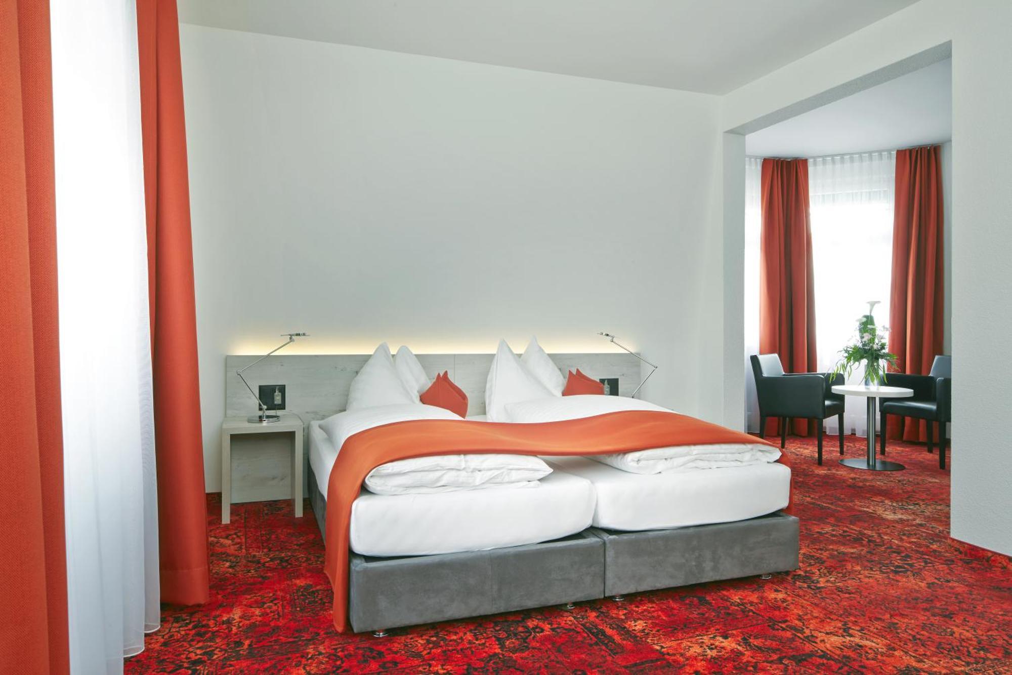 Hotel Restaurant Bellevue Au Lac Thun Exterior foto