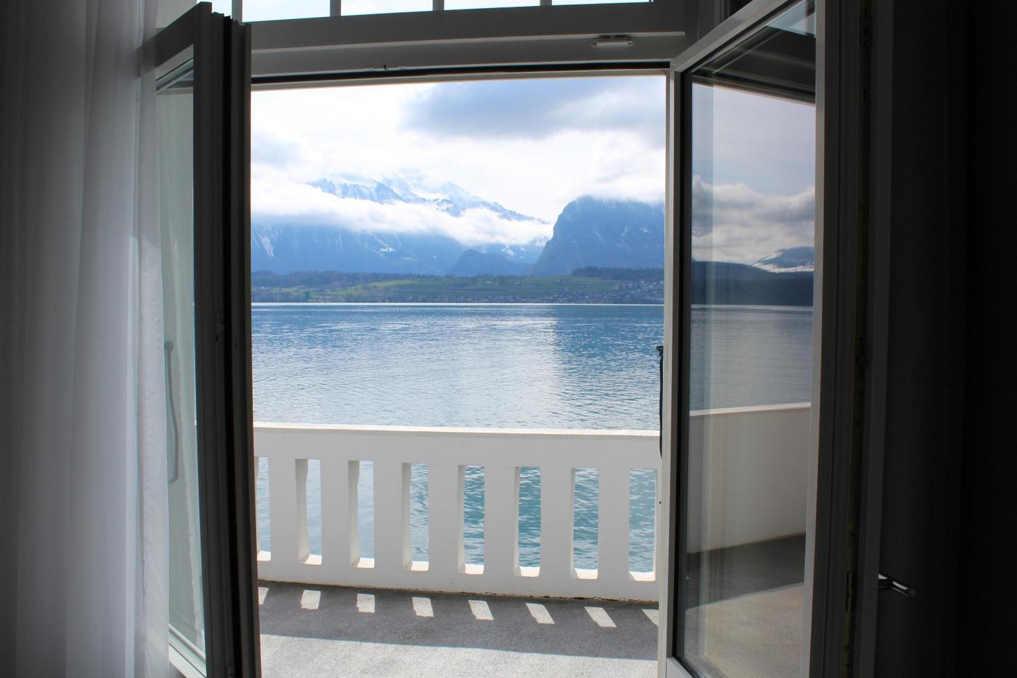 Hotel Restaurant Bellevue Au Lac Thun Exterior foto