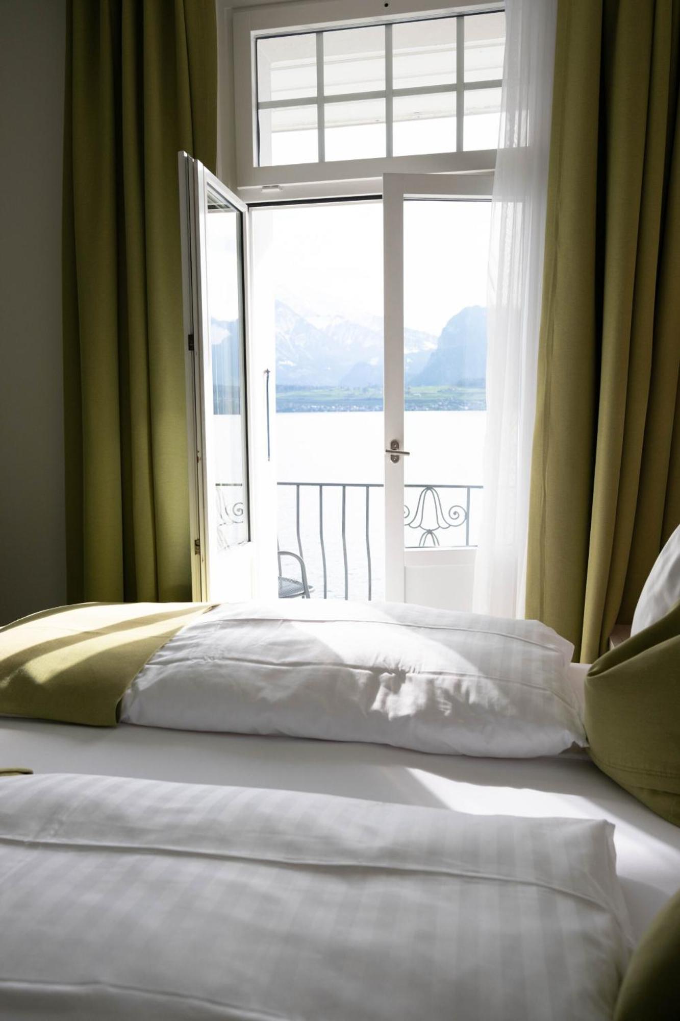 Hotel Restaurant Bellevue Au Lac Thun Exterior foto