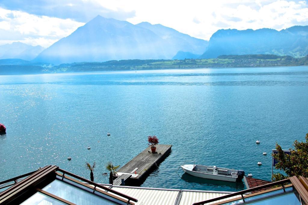 Hotel Restaurant Bellevue Au Lac Thun Exterior foto