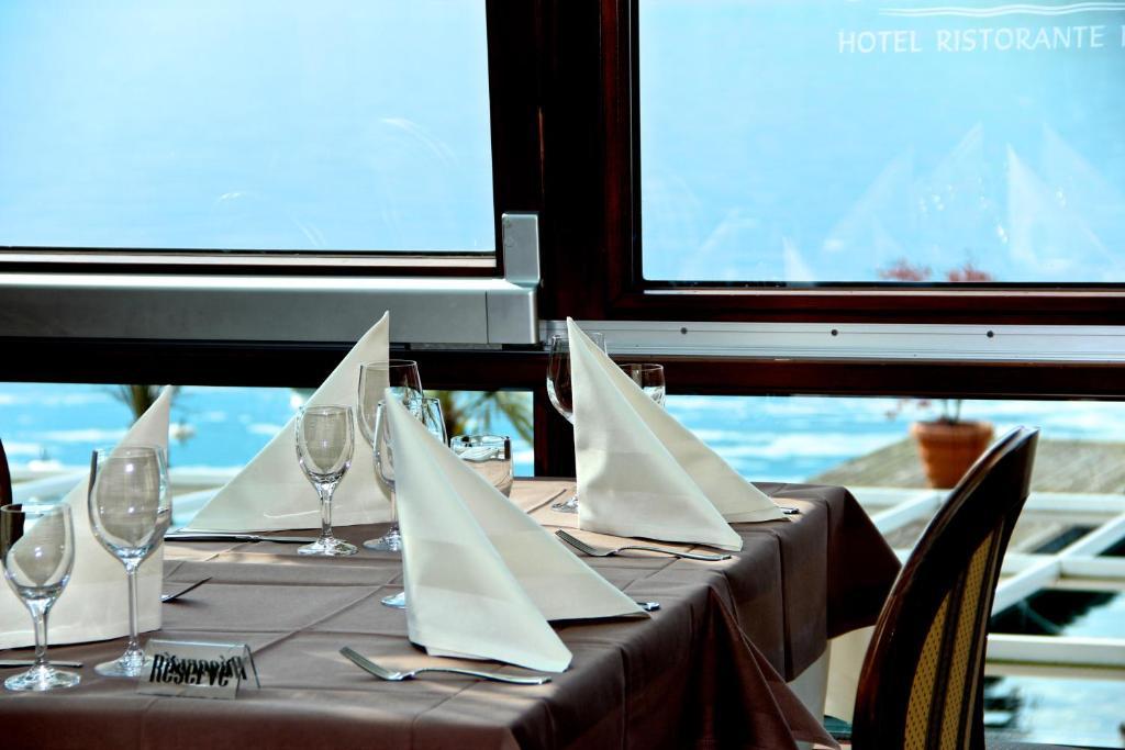 Hotel Restaurant Bellevue Au Lac Thun Exterior foto