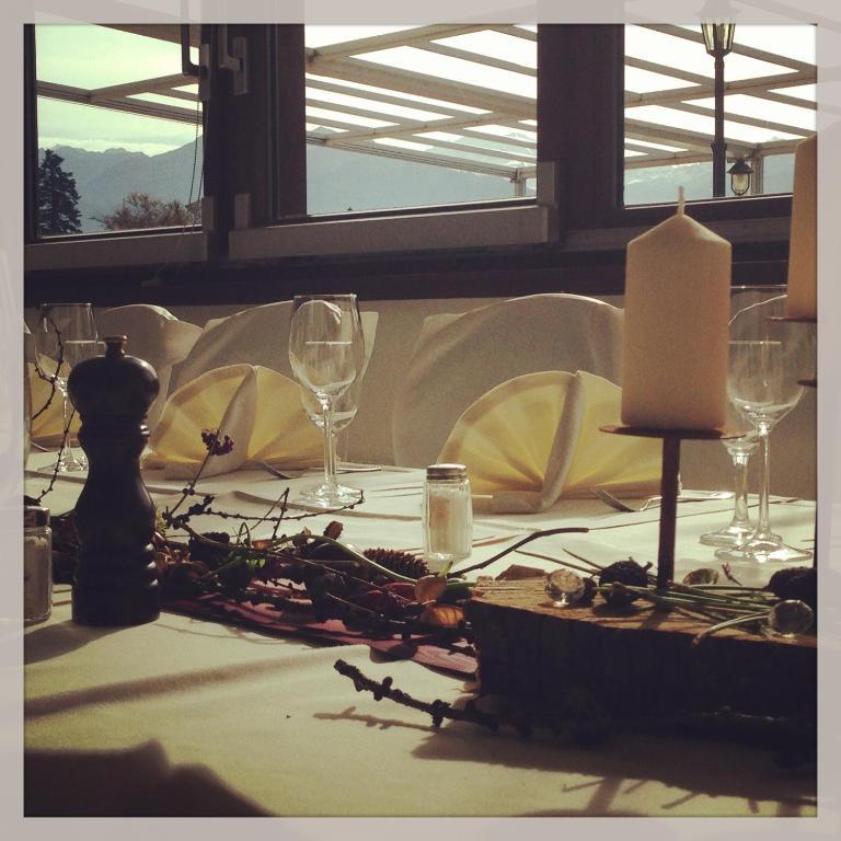 Hotel Restaurant Bellevue Au Lac Thun Exterior foto