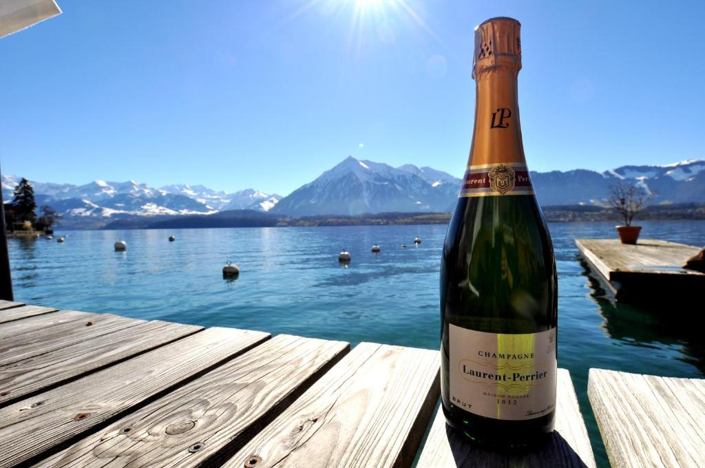 Hotel Restaurant Bellevue Au Lac Thun Exterior foto